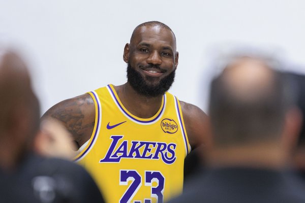 Redick: James bỏ lỡ đào tạo nhóm do các vấn đề về thần kinh hông hôm nay