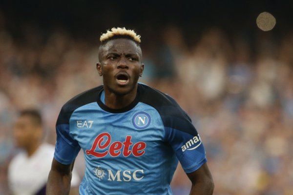 Chuyển giao đầy nước mắt! Osimhen: Buộc phải ký hợp đồng với Napoli, anh mất cha và không được gặp ô