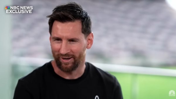 Cú đá phạt đầu tiên của Miami 