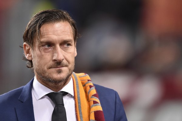 Totti: Trong tâm trí tôi, Mourinho là HLV hàng đầu. Anh đã đưa Roma giành lại cúp châu Âu sau 30 năm.