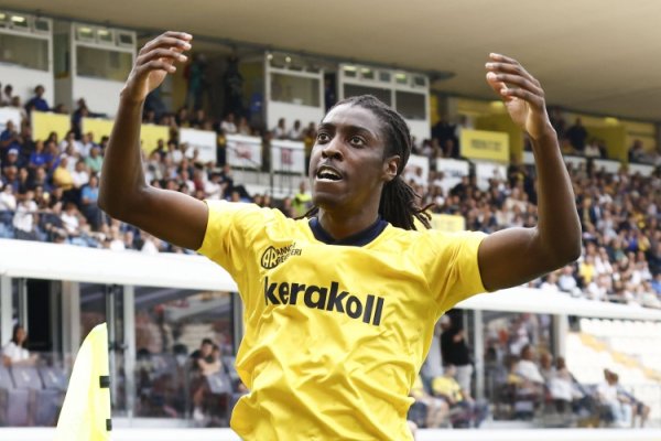 Tutu: Juventus quan tâm hậu vệ