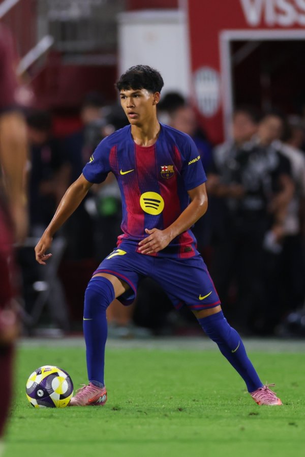 Về mọi mặt: Drodo luôn được Flick đánh giá cao và là cầu thủ trẻ duy nhất tiếp tục ở lại đội một.